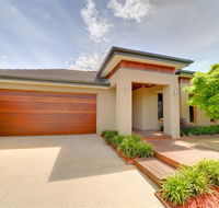 Newington Lakehouse - Accommodation Bookings