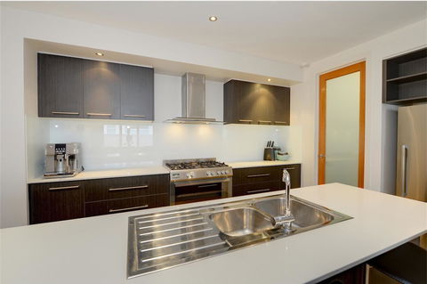 Newington Lakehouse - Accommodation Bookings 17