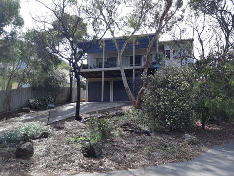 Elevated Holiday House Overlooks Tranquil Wetlands - Accommodation Bookings 13