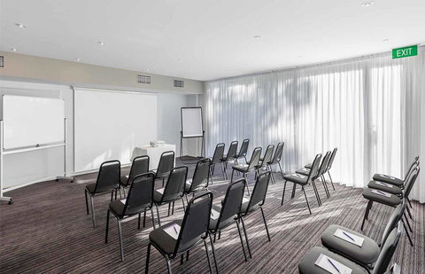 Park Regis Griffin Suites - Accommodation Bookings 24