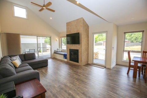 Amber Mist Villa Two - Accommodation Bookings 1