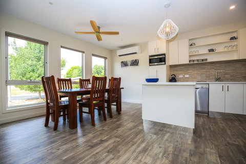 Amber Mist Villa Two - Accommodation Bookings 18