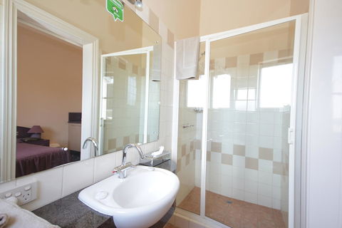 Mitchell River Tavern - Accommodation Bookings 16
