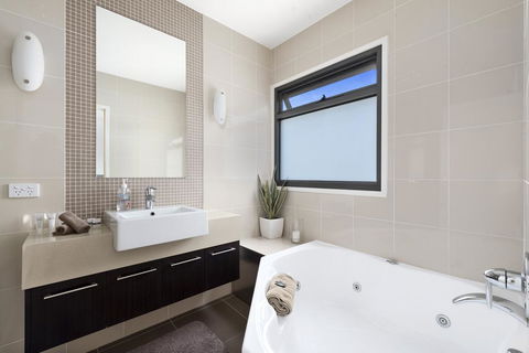 Beach And Reef - Accommodation Bookings 7