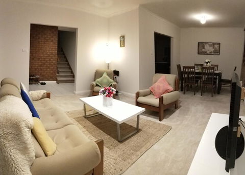 The Gallery Hours - Accommodation Bookings 10