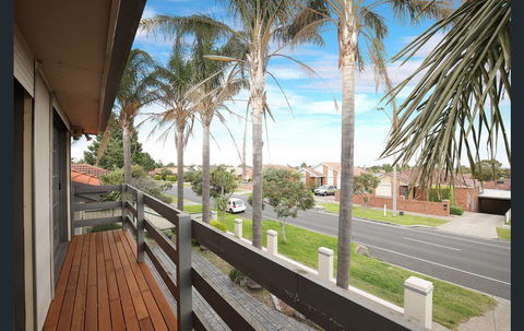 The Gallery Hours - Accommodation Bookings 8