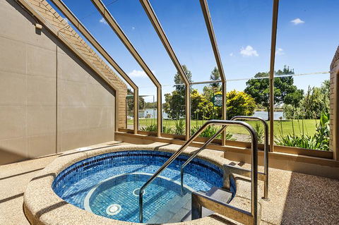 Lakeside Country Club - Accommodation Bookings 1