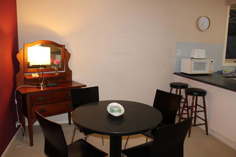 Australian Home Away @ Box Hill 2 Bedroom - Accommodation Bookings 9