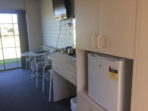 Ambassador Motor Inn - Accommodation Bookings 8