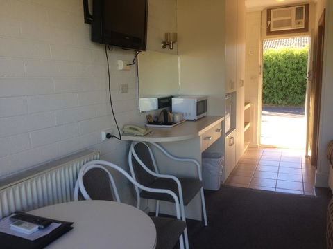 Ambassador Motor Inn - Accommodation Bookings 11