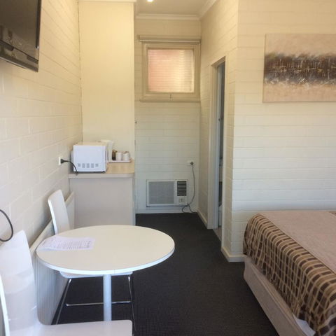 Ambassador Motor Inn - Accommodation Bookings 21