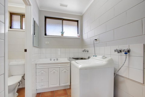 Hybiscus Waterfront Apartments - Accommodation Bookings 20