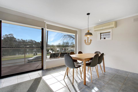 Hybiscus Waterfront Apartments - Accommodation Bookings 4