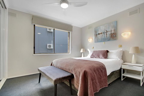 Hybiscus Waterfront Apartments - Accommodation Bookings 13