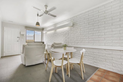 Hybiscus Waterfront Apartments - Accommodation Bookings 26