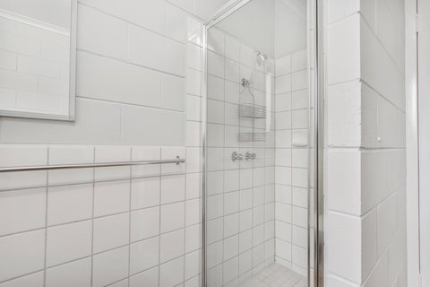Hybiscus Waterfront Apartments - Accommodation Bookings 29