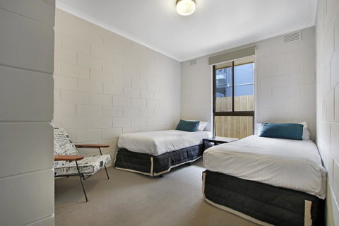 Hybiscus Waterfront Apartments - Accommodation Bookings 21