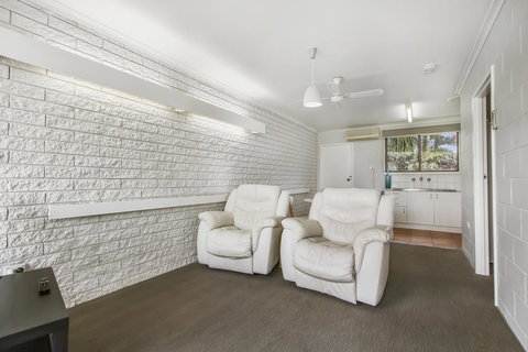 Hybiscus Waterfront Apartments - Accommodation Bookings 28