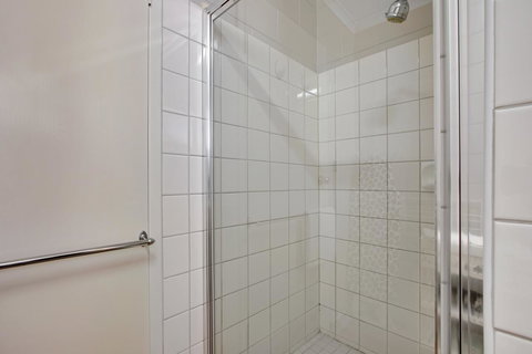 Hybiscus Waterfront Apartments - Accommodation Bookings 19