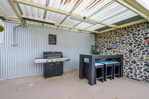 Hybiscus Waterfront Apartments - Accommodation Bookings 36