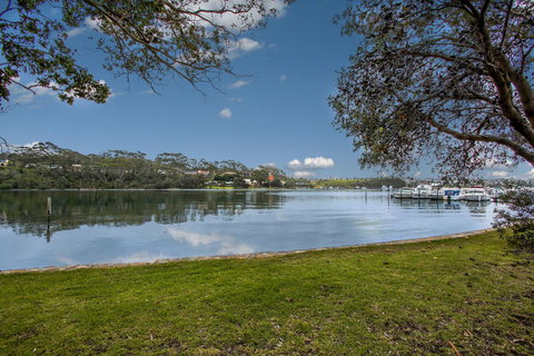 Hybiscus Waterfront Apartments - Accommodation Bookings 33