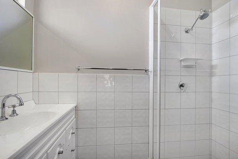 Hybiscus Waterfront Apartments - Accommodation Bookings 12