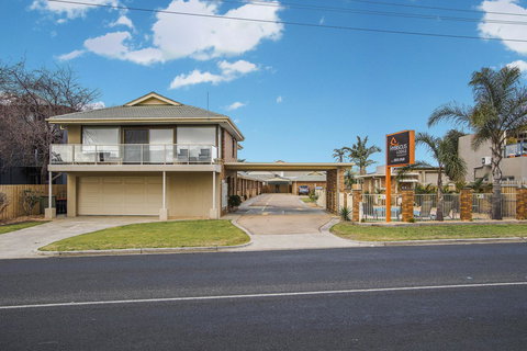 Hybiscus Waterfront Apartments - Accommodation Bookings 32