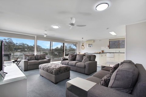 Hybiscus Waterfront Apartments - Accommodation Bookings 6