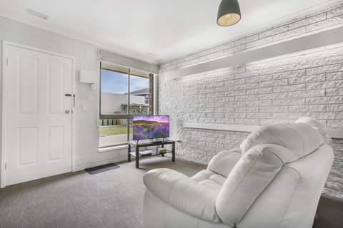 Hybiscus Waterfront Apartments - Accommodation Bookings 27