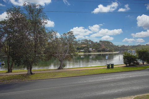 Hybiscus Waterfront Apartments - Accommodation Bookings 2