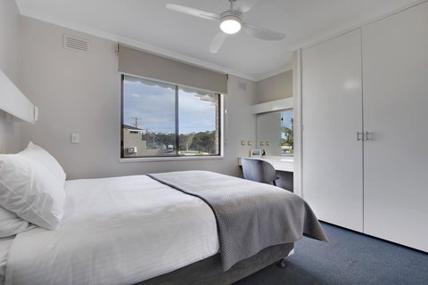 Hybiscus Waterfront Apartments - Accommodation Bookings 11
