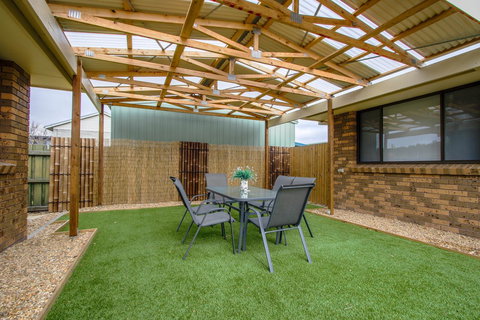 Hybiscus Waterfront Apartments - Accommodation Bookings 34