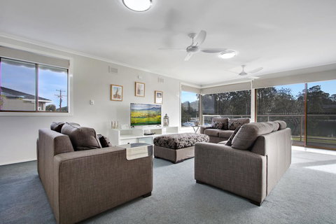 Hybiscus Waterfront Apartments - Accommodation Bookings 8