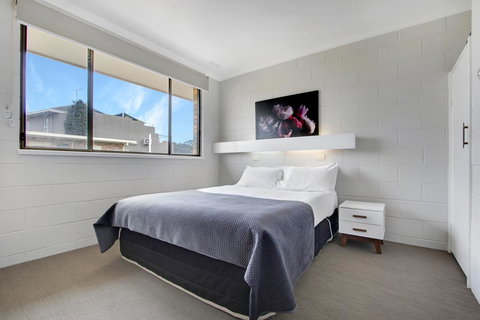 Hybiscus Waterfront Apartments - Accommodation Bookings 22