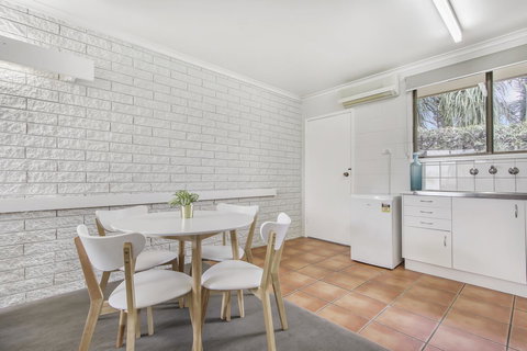Hybiscus Waterfront Apartments - Accommodation Bookings 25