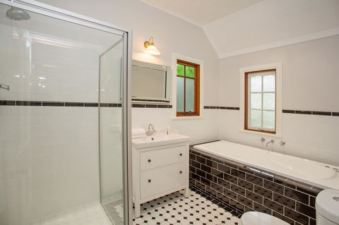 Oak Tree Lodge - Accommodation Bookings 37