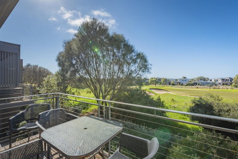 Stylish 3 Bedroom Townhouse - Free Parking - Accommodation Bookings 13