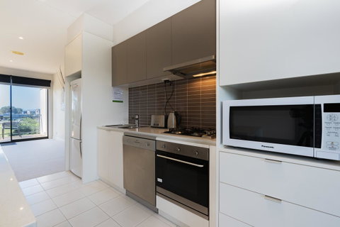 Stylish 3 Bedroom Townhouse - Free Parking - Accommodation Bookings 10