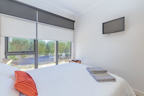 Stylish 3 Bedroom Townhouse - Free Parking - Accommodation Bookings 20