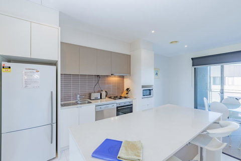 Stylish 3 Bedroom Townhouse - Free Parking - Accommodation Bookings 11