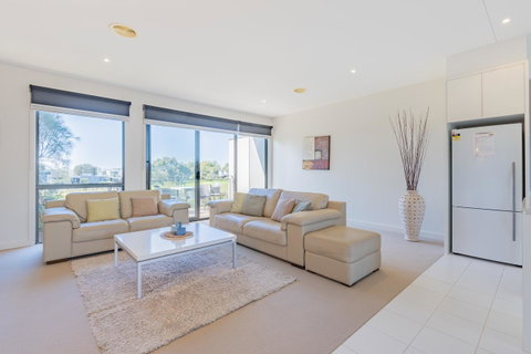 Stylish 3 Bedroom Townhouse - Free Parking - Accommodation Bookings 16