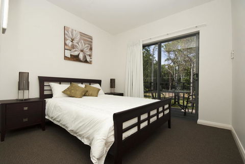 Woodville Beach Townhouse 6 - Accommodation Bookings 12