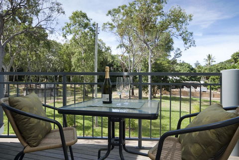 Woodville Beach Townhouse 6 - Accommodation Bookings 10