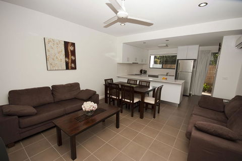 Woodville Beach Townhouse 6 - Accommodation Bookings 2
