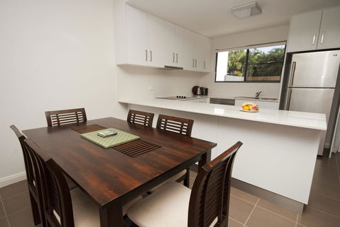 Woodville Beach Townhouse 6 - Accommodation Bookings 7