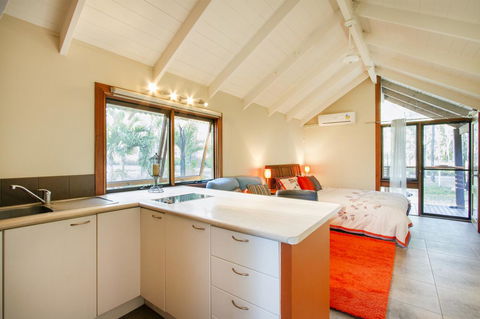 Airlie Beach Eco Cabins - Adults Only - Accommodation Bookings 12