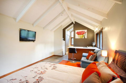 Airlie Beach Eco Cabins - Adults Only - Accommodation Bookings 9