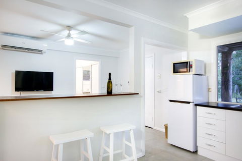 Airlie Beach Eco Cabins - Adults Only - Accommodation Bookings 8