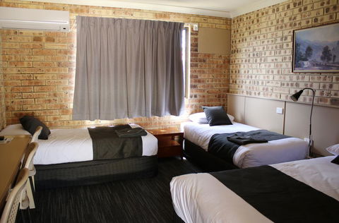 Clermont Country Motor Inn - Accommodation Bookings 7
