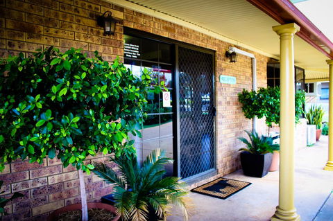 Clermont Country Motor Inn - Accommodation Bookings 1